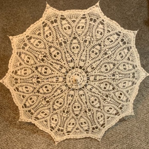 Crochet Parasol with Skull Pattern - Picture 1 of 5